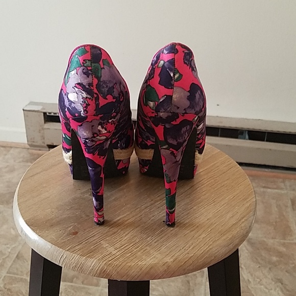 High-Heel Pumps - Picture 4 of 4